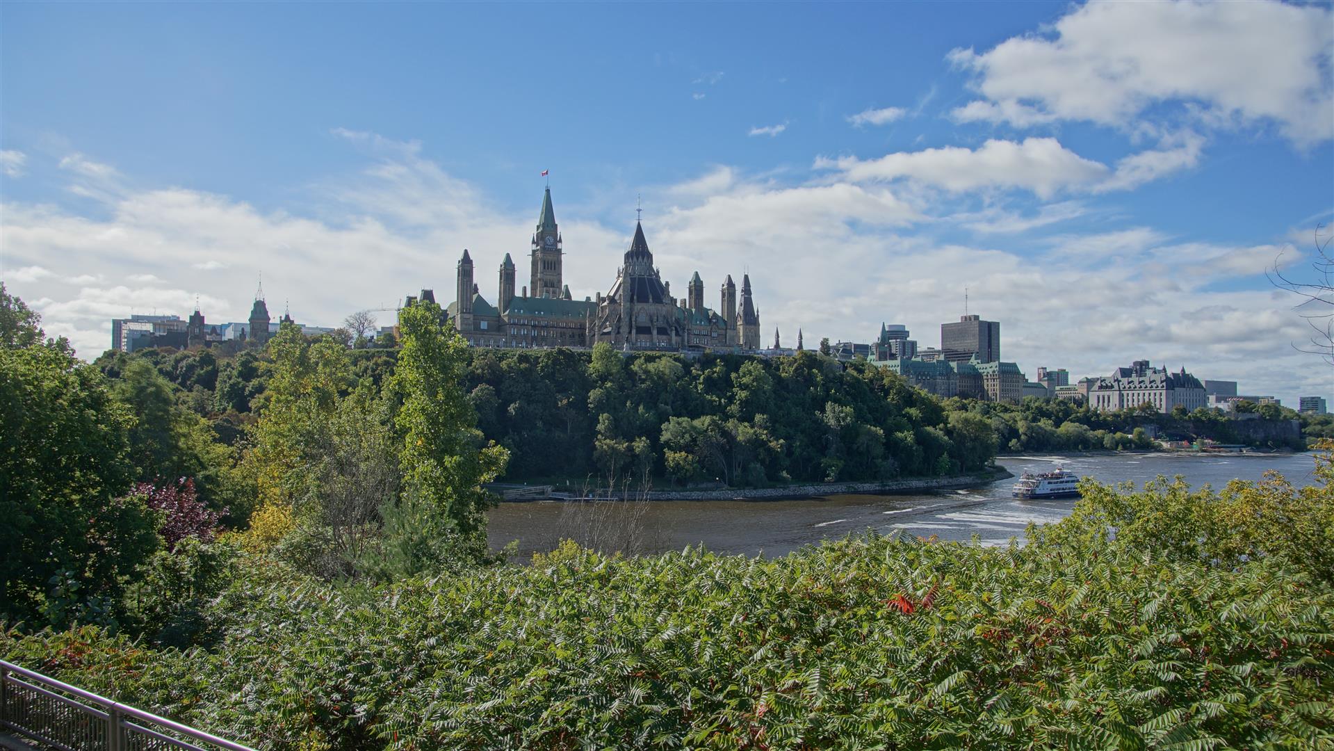 Parlamentshügel am Ottawa River